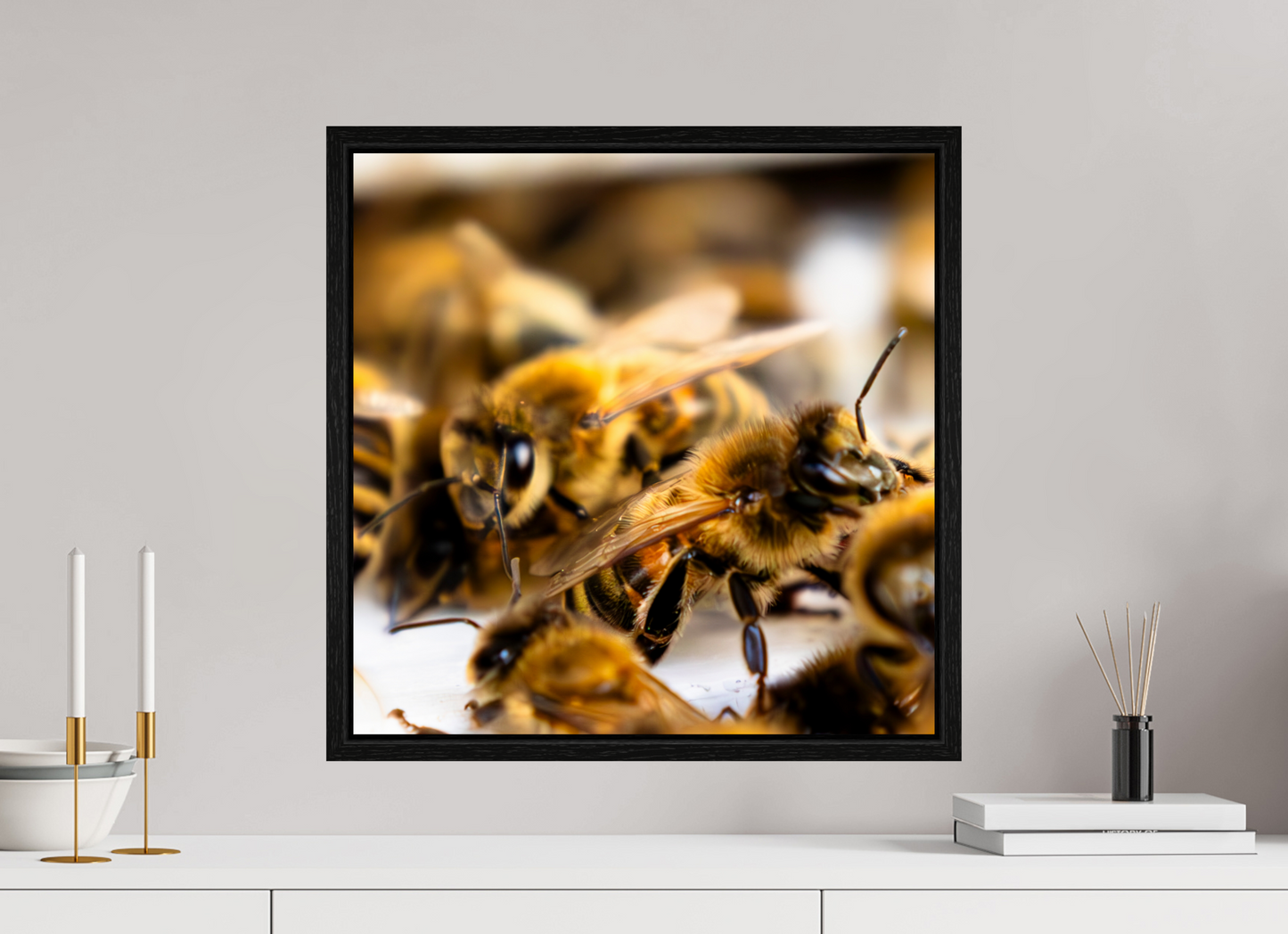 50 x 50 cm, Floater Frame Zwischen Flügeln – Fine Art Print