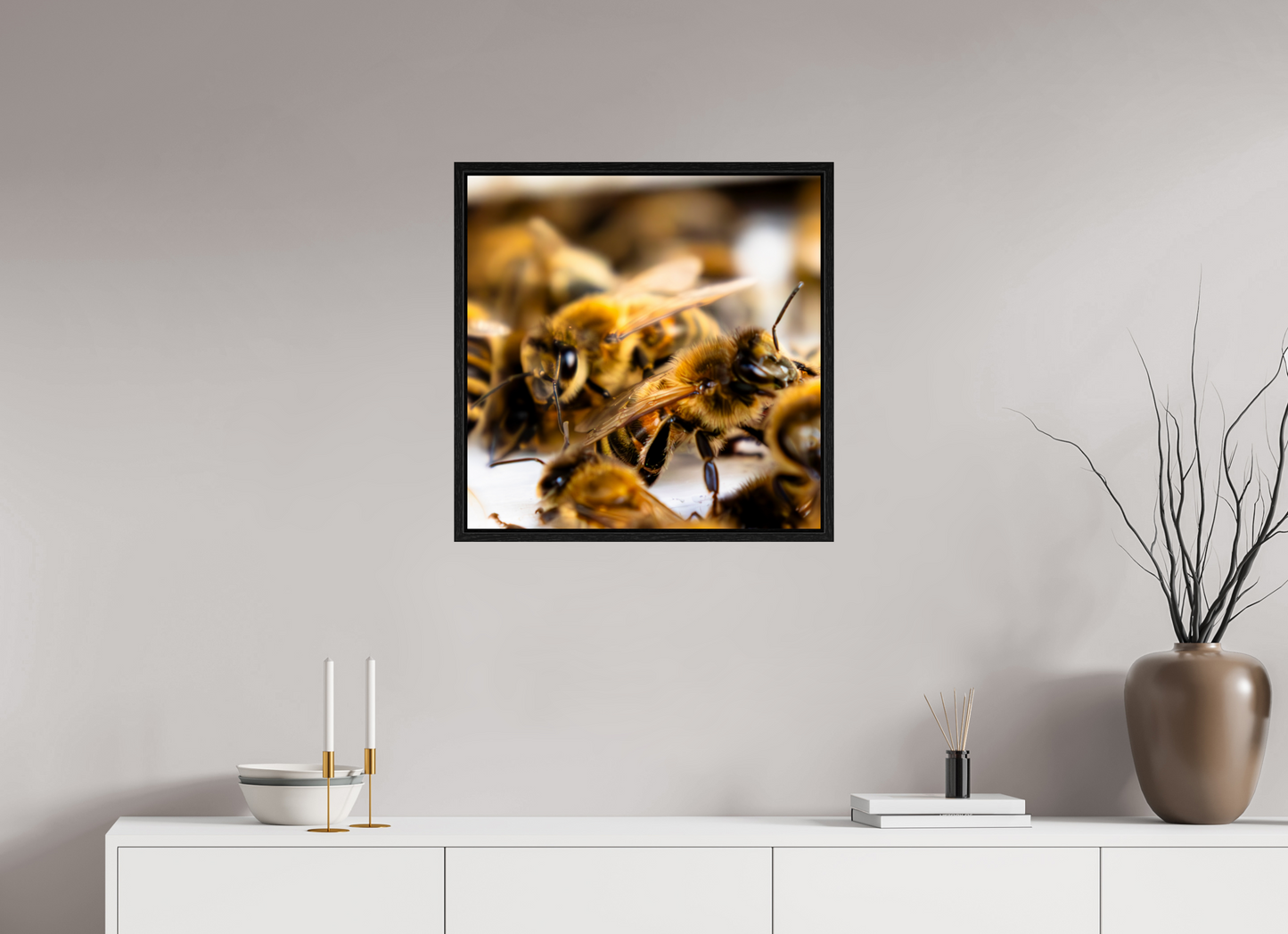 60 x 60 cm, Floater Frame Zwischen Flügeln – Fine Art Print
